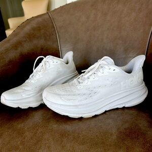 Hoka Clifton 9 running/walking shoes